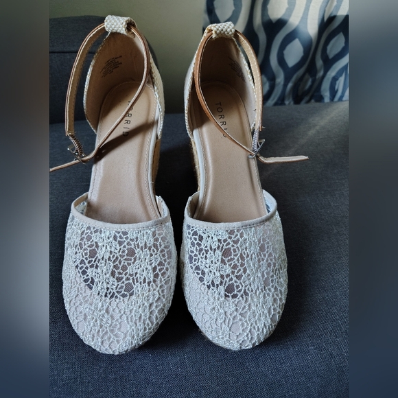 Torrid Lace Espadrille Wedge Size 10W - Picture 1 of 6